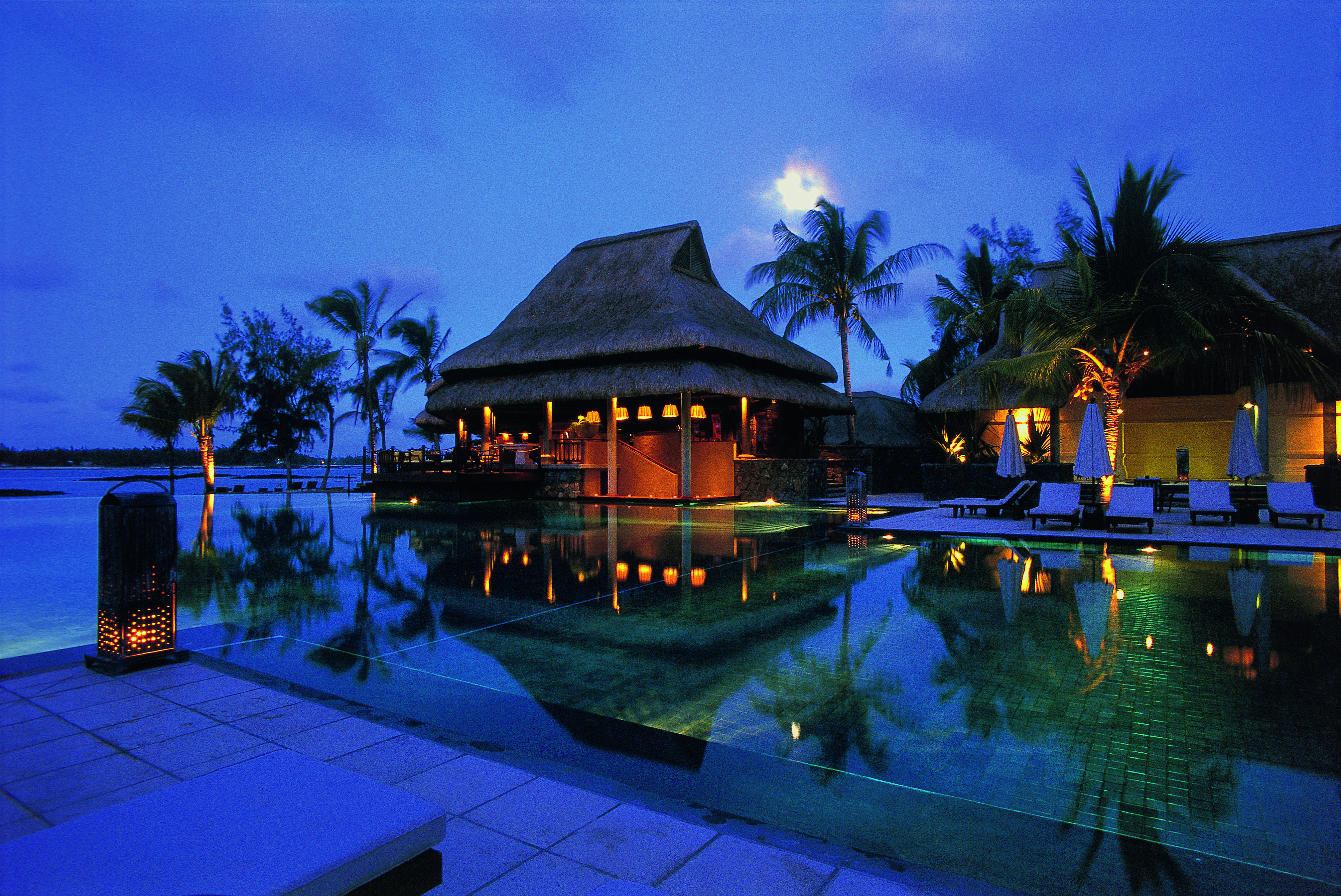 Constance Prince Maurice Poste de Flacq Екстер'єр фото The resort at night