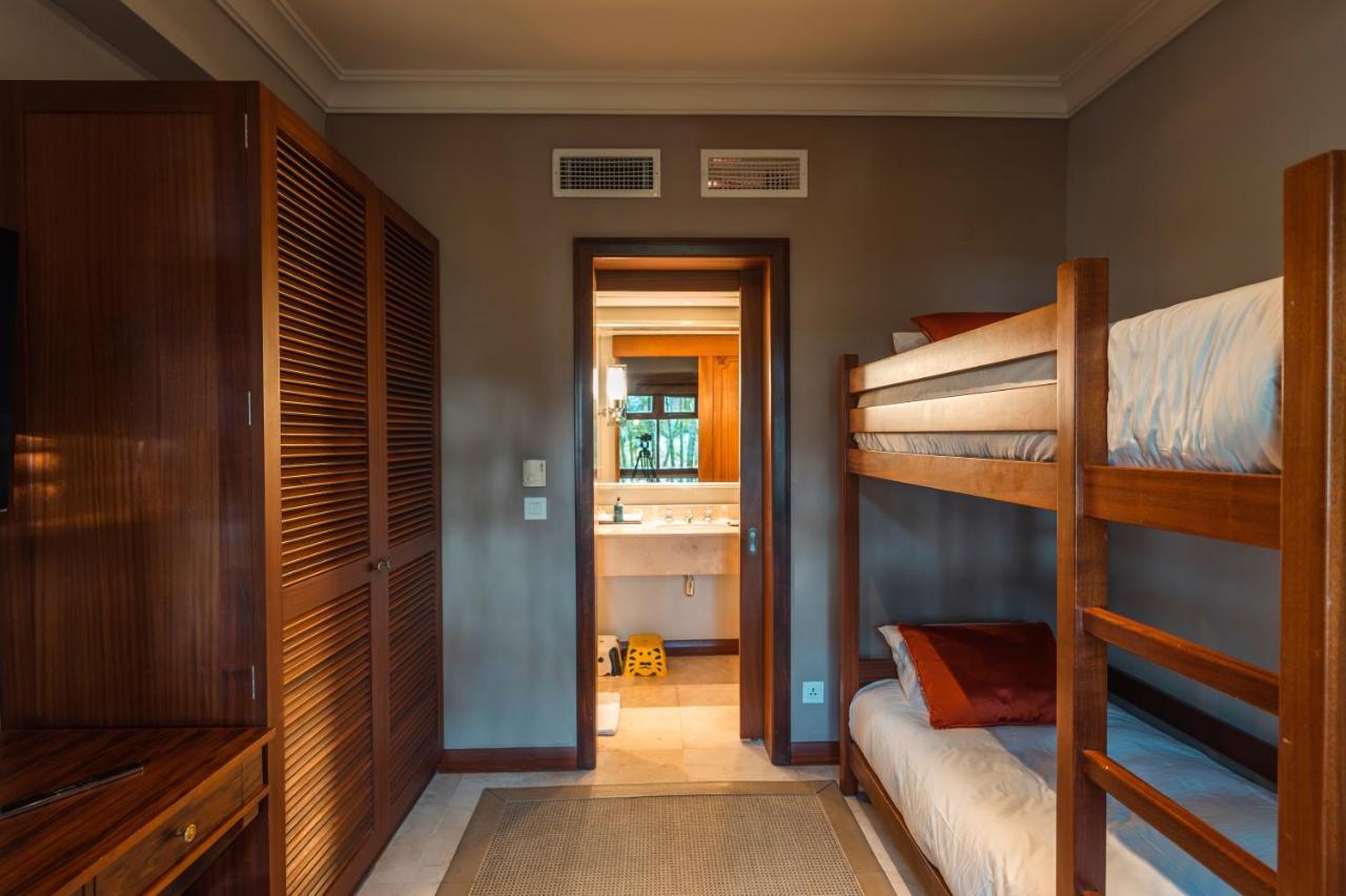 Constance Prince Maurice Poste de Flacq Екстер'єр фото A bunk bed in a hotel room