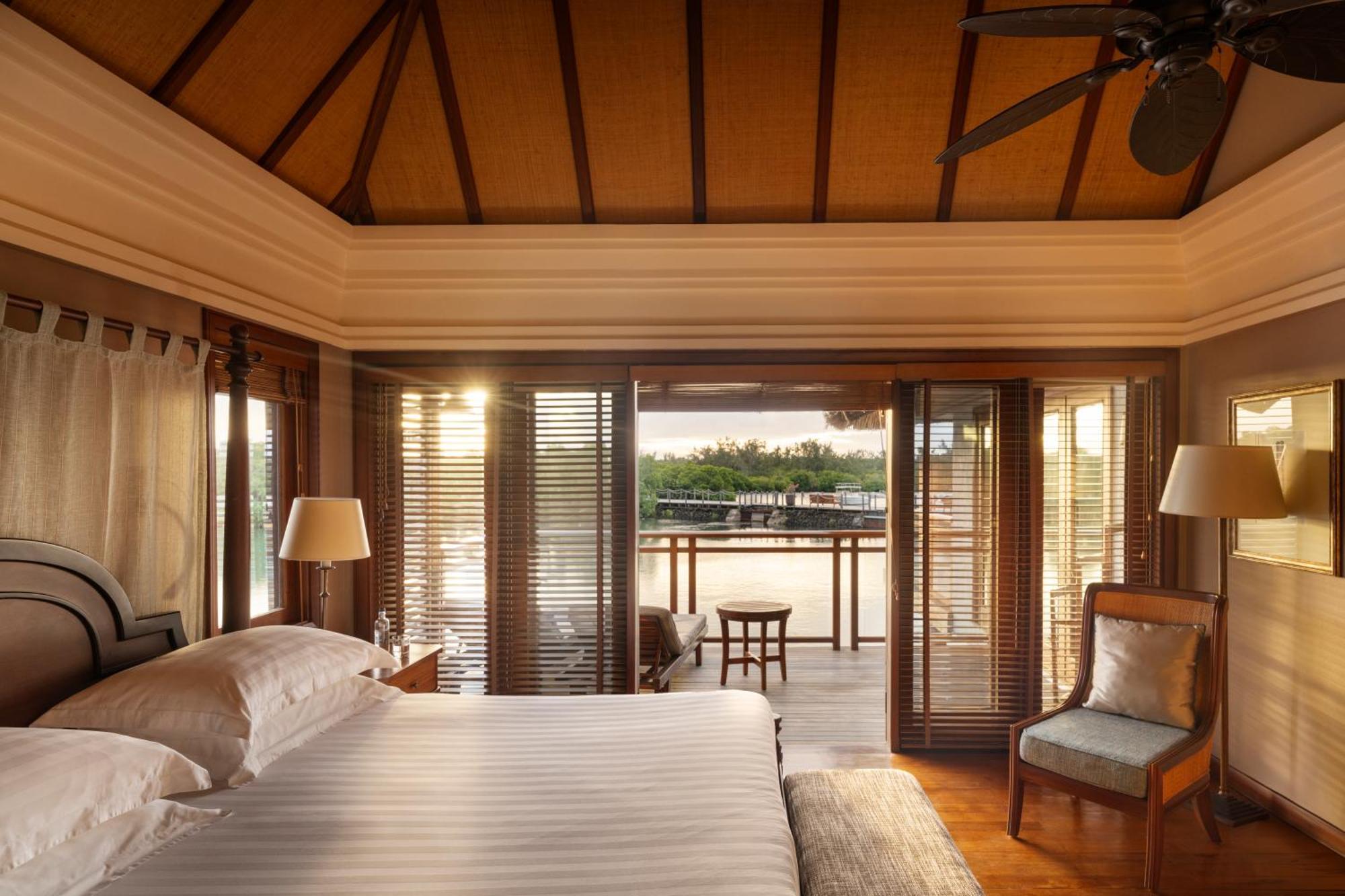 Constance Prince Maurice Poste de Flacq Екстер'єр фото A bedroom at the Four Seasons Hotel, Bangkok