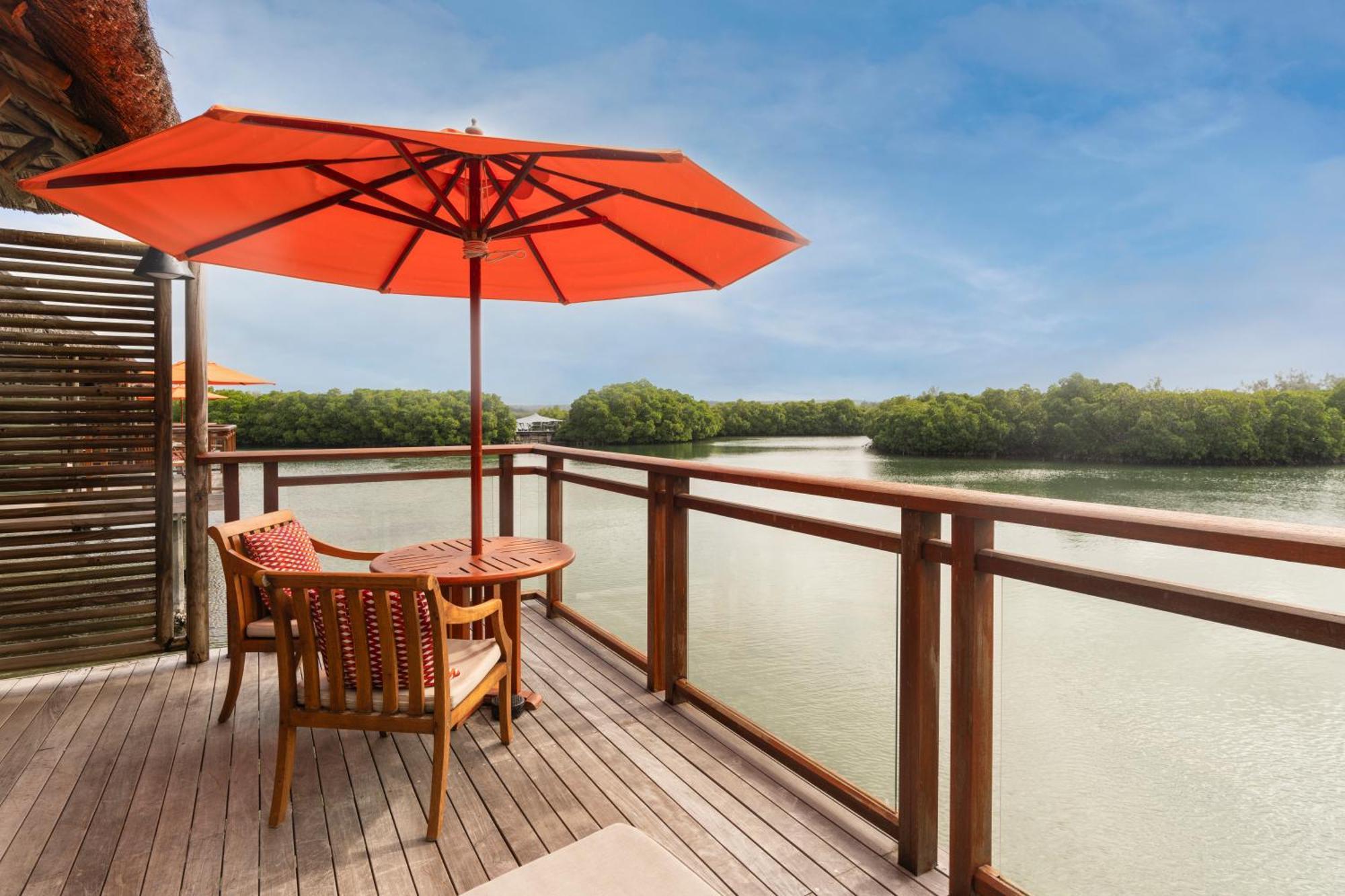 Constance Prince Maurice Poste de Flacq Екстер'єр фото View of the river from the hotel